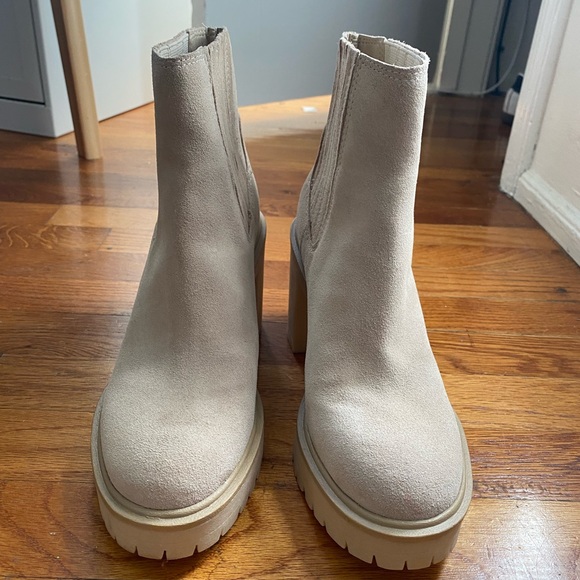 Dolce Vita H2O Caster Booties, Dune Suede, sz 7 - Picture 2 of 12